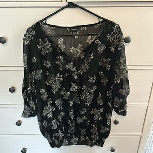 Torrid size 1 black floral short sleeve sheer top